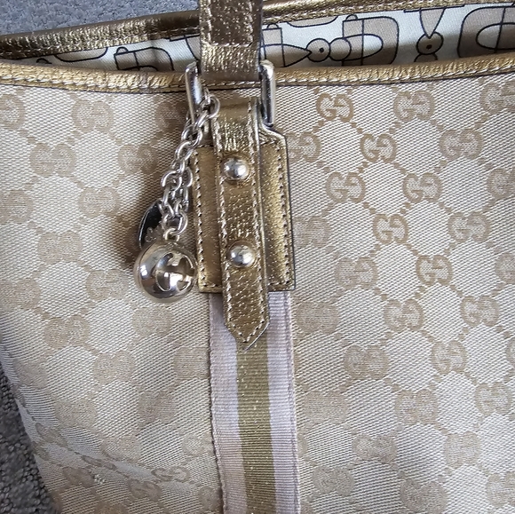 🔥LOW START 🔥
Authentic Gucci tote bag - Picture 8 of 15
